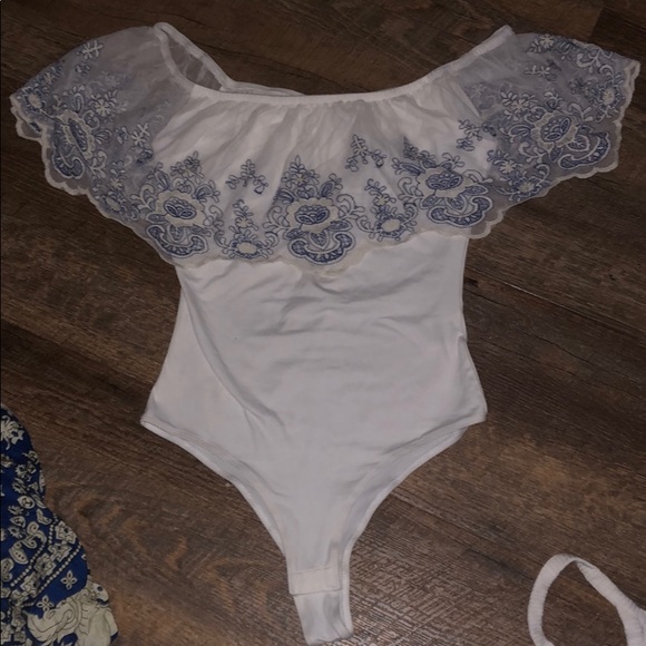 Off the shoulder White bodysuit with blue lace - Picture 1 of 2